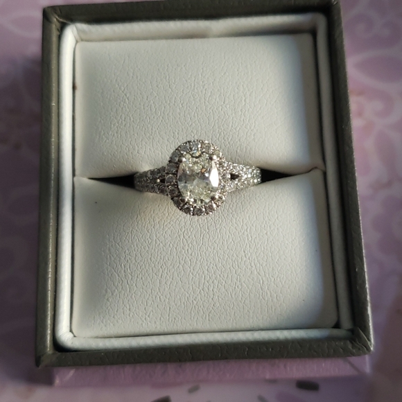 Michael Hill engagement ring - Picture 1 of 6